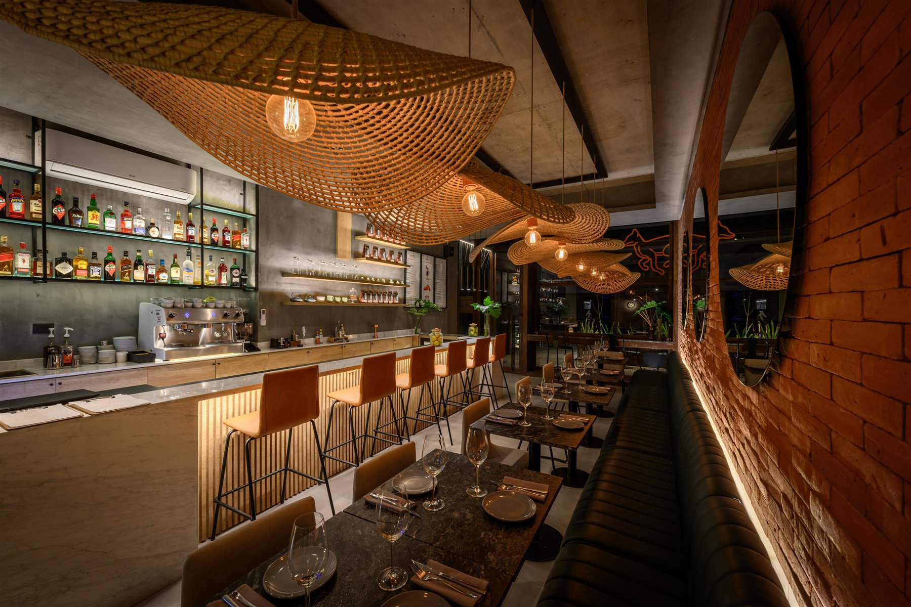 Salón y barra de Chito Cocina Fusión